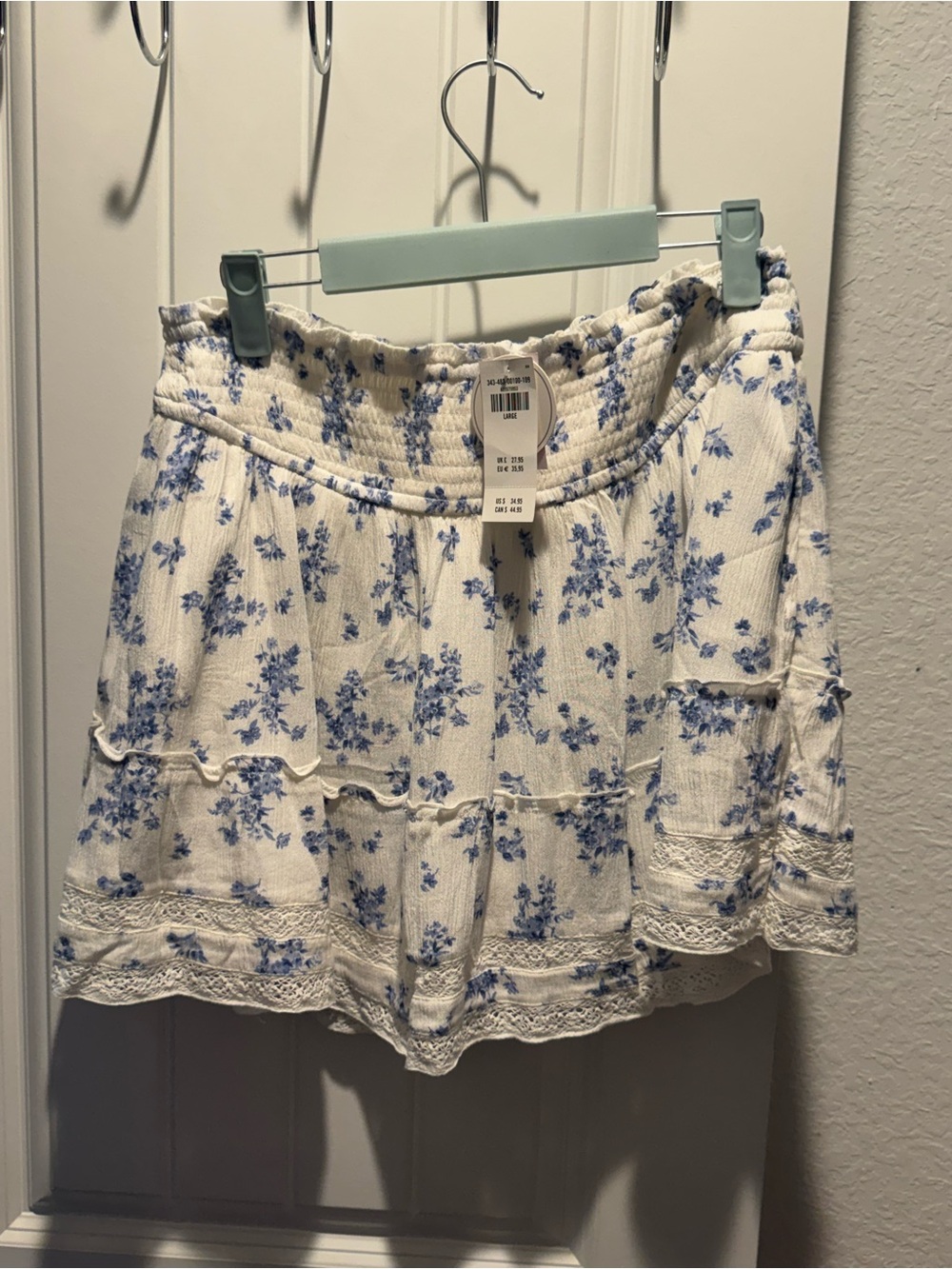 Hollister White Skort Blue Floral Print with pockets